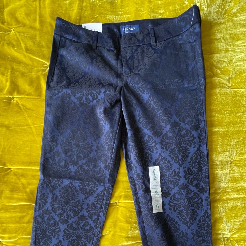 Old Navy designed crop dress pants
